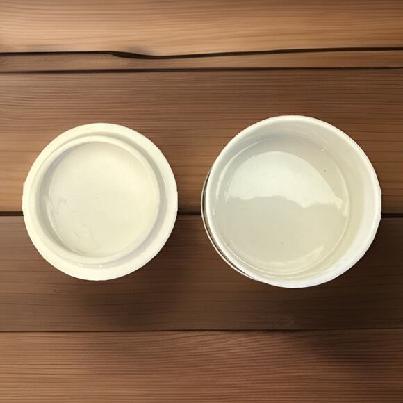 Falcon china Trinket box - Staffordshire England made Butterfly & Flowers Mint - Picture 3 of 5